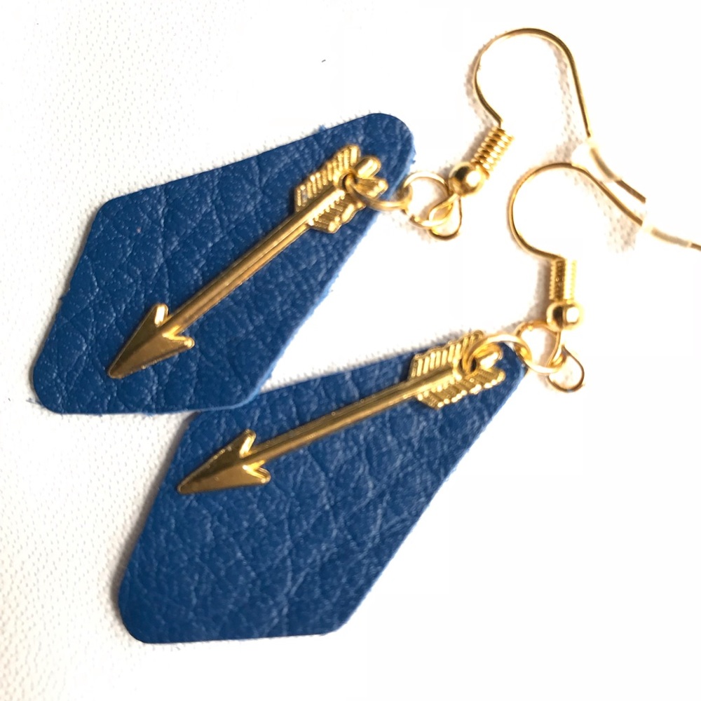 Blue leather arrow accent earrings - Picture 5 of 7